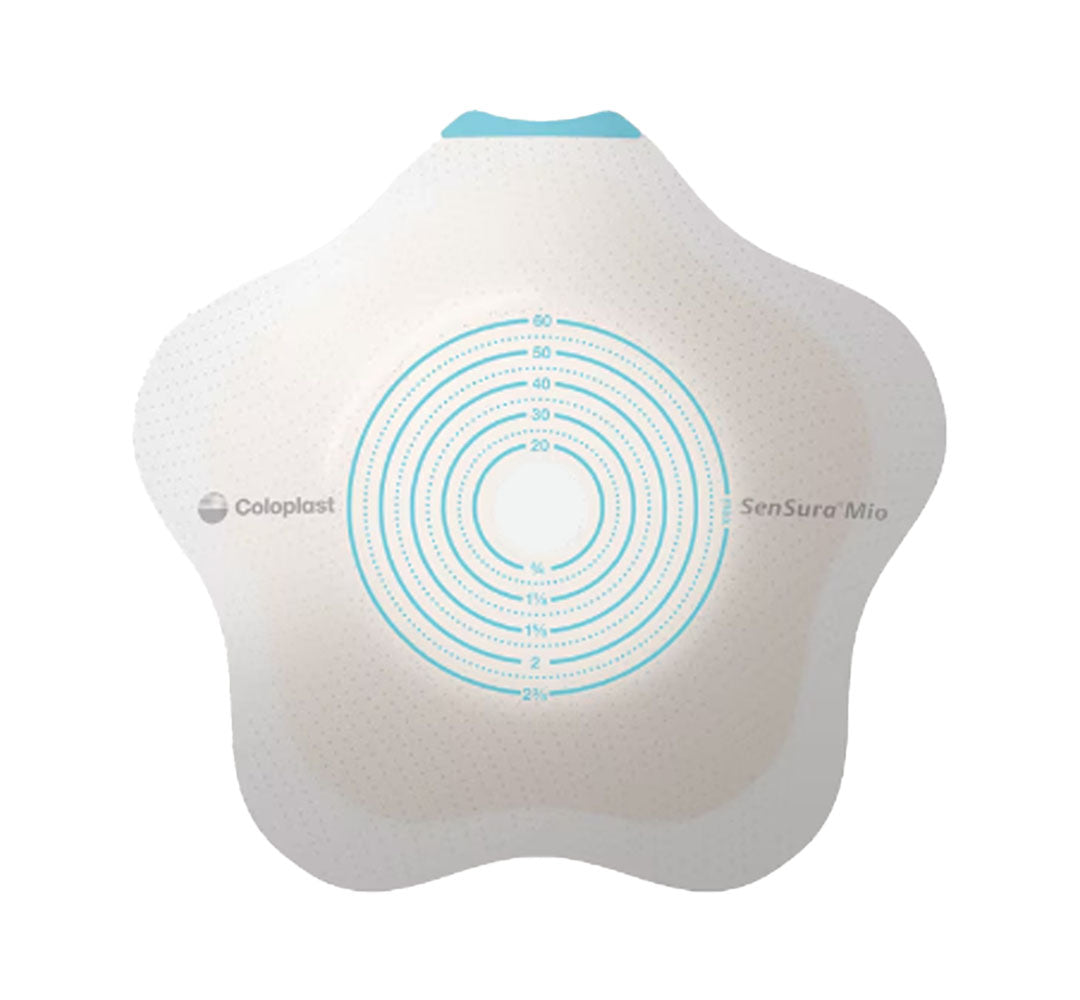 Bild einer Sensura Mio Click Basisplatte, die in einem klaren, strukturierten Design präsentiert wird. Die Basisplatte ist in hellen Farben gehalten und zeigt eine glatte Oberfläche. Sie ist mit einem innovativen Klicksystem ausgestattet, das eine einfache Anwendung ermöglicht. Auf der Rückseite sind verschiedene Befestigungsbereiche sichtbar, die für unterschiedliche Bedürfnisse konzipiert sind. Das Produkt ist auf einem neutralen Hintergrund platziert, der den Fokus auf die Details der Basisplatte lenkt.