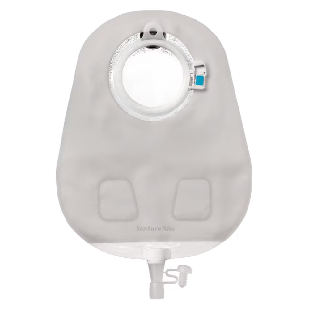 Beitrag zu einem Produktbild des Sensura Mio Click Uro Mehrkammerbeutels. Der Beutel hat eine ovale Form und eine transparente Oberseite, die den inneren Inhalt sichtbar macht. Auf der Rückseite sind spezielle Klebebereiche für die Haut sichtbar, während der untere Teil in einem sanften Blauton gehalten ist. Die Struktur des Beutels zeigt eine mehrkammerige Anordnung, die eine effektive Sammlung von Urin ermöglicht.