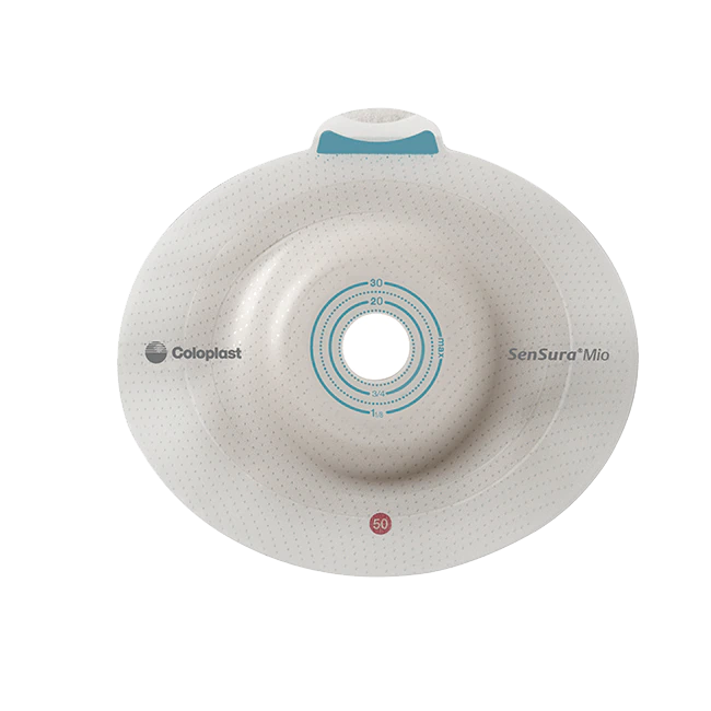 Produktbild der Sensura Mio Flex Basisplatte, konvex light, mit einem Durchmesser von 70 mm und einer Höhe von 15 bis 53 mm. Die Basisplatte ist transparent und farblos, mit einem weichen, flexiblen Rand, der sich sanft an die Haut anpasst. Im Bild sind fünf Stück der Basisplatte abgebildet, die in einer sauberen, professionellen Verpackung präsentiert werden.