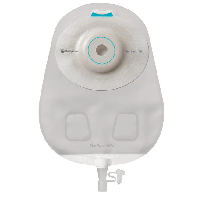 Transparente Sensura Mio Uro Beutel mit konvexer Form, Durchmesser 10-43 mm. Der Beutel ist aus weichschließendem Material gefertigt und bietet eine sanfte, hautfreundliche Oberfläche. Auf der Vorderseite sind dezente Markierungen zur Größenbestimmung zu sehen. Die Rückseite zeigt eine durchgehende Klebefläche für eine sichere Befestigung auf der Haut. Das Design ist funktional und sorgt für maximalen Komfort und Diskretion. Ideal für Patienten mit speziellen Bedürfnisse bei der Stomaversorgung.