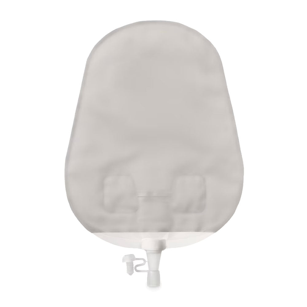 Urostomiebeutel Sensura Mio, in neutralem Hautbeige, mit ovaler, klarer Sichtfläche und zwei seitlichen Klebestreifen für sicheren Halt. Der Beutel hat eine angenehme, textile Oberfläche, die für Hautkomfort sorgt. An der Oberseite befindet sich ein einziehbarer Abfluss, der einfach zu handhaben ist. Ein praktisches, transparentes Design ermöglicht eine diskrete Überprüfung des Füllstands. Ideal für Nutzer mit Urostomie, der Beutel bietet eine zuverlässige und hygienische Lösung im Alltag.