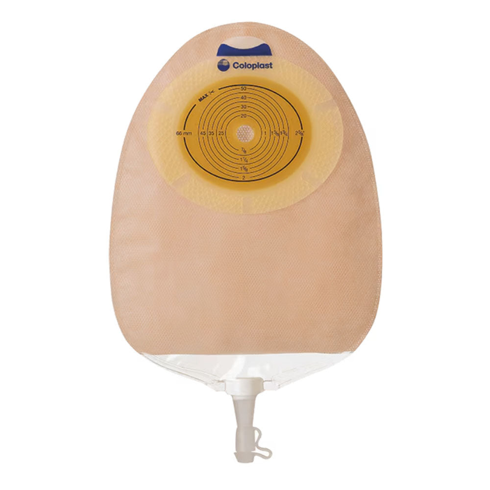 Ein Urostomiebeutel mit transparentem Material, der zur sicheren Sammlung von Urin dient. Der Beutel ist mittelgroß und zeigt eine aufgeraute Oberfläche, die eine sichere Haftung ermöglicht. Er verfügt über einen breiten, sich verjüngenden Rand, der mit einem hautfreundlichen Kleber versehen ist, um eine bequeme und sichere Befestigung am Körper zu gewährleisten. Der Beutel hat an der Oberseite eine Öffnung zur Entleerung, die durch einen Reißverschluss oder eine Klappe gesichert wird.