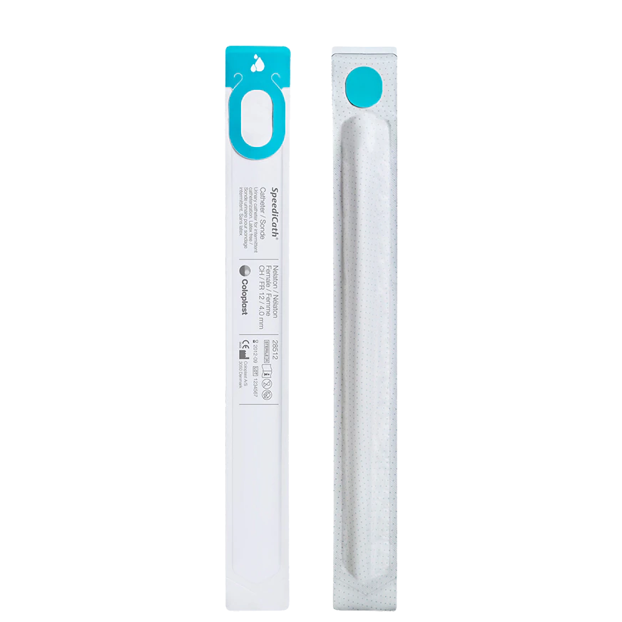 Bild eines Einmalkatheters für Frauen, Modell SpeediCath® Nelaton, Größe CH14 und einer Länge von 20 cm. Der Katheter hat eine glatte, transparente Oberfläche und ist in der Mitte markiert. Auf der Verpackung sind medizinische Symbole und Anweisungen abgebildet. Die Hauptfarbe des Katheters ist beige, und die Verpackung zeigt eine klare und übersichtliche Struktur. Im Hintergrund sind neutrale Farben zu erkennen, die das Produkt hervorheben.