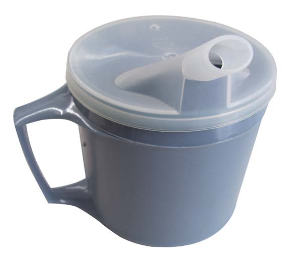 Thermo-Trinkbecher in Blau und Grau, doppelwandig für optimalen Wärme- und Kälteschutz. Der Becher hat eine schlanke, ergonomische Form mit einem breiten Boden für Stabilität. Er zeigt eine matte, graue Oberflächenstruktur, während das obere Drittel in einem lebhaften Blau gehalten ist. Der Deckel des Bechers ist ebenfalls in Blau und hat einen praktischen Trinkverschluss, der ein Auslaufen verhindert. Ideal für Kaffee, Tee oder kalte Getränke, eignet sich der Becher perfekt für unterwegs.