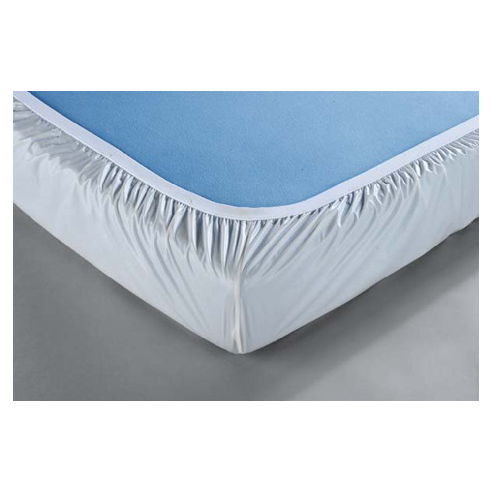 Spannbetttuch in Hellgrau aus hochwertiger, elastischer Baumwolle, geeignet für Matratzen mit einer Höhe von bis zu 25 cm. Das Tuch weist eine glatte, feine Struktur und eine atmungsaktive Oberfläche auf, die den Schlafkomfort verbessert. Es ist maschinenwaschbar und erfährt eine sorgfältige Verarbeitung für langlebige Nutzung. Die elastischen Abschlüsse sorgen für einen perfekten Sitz auf der Matratze, ohne Verrutschen. Ideal für moderne Schlafzimmer und passt zu verschiedenen Einrichtungsstilen.