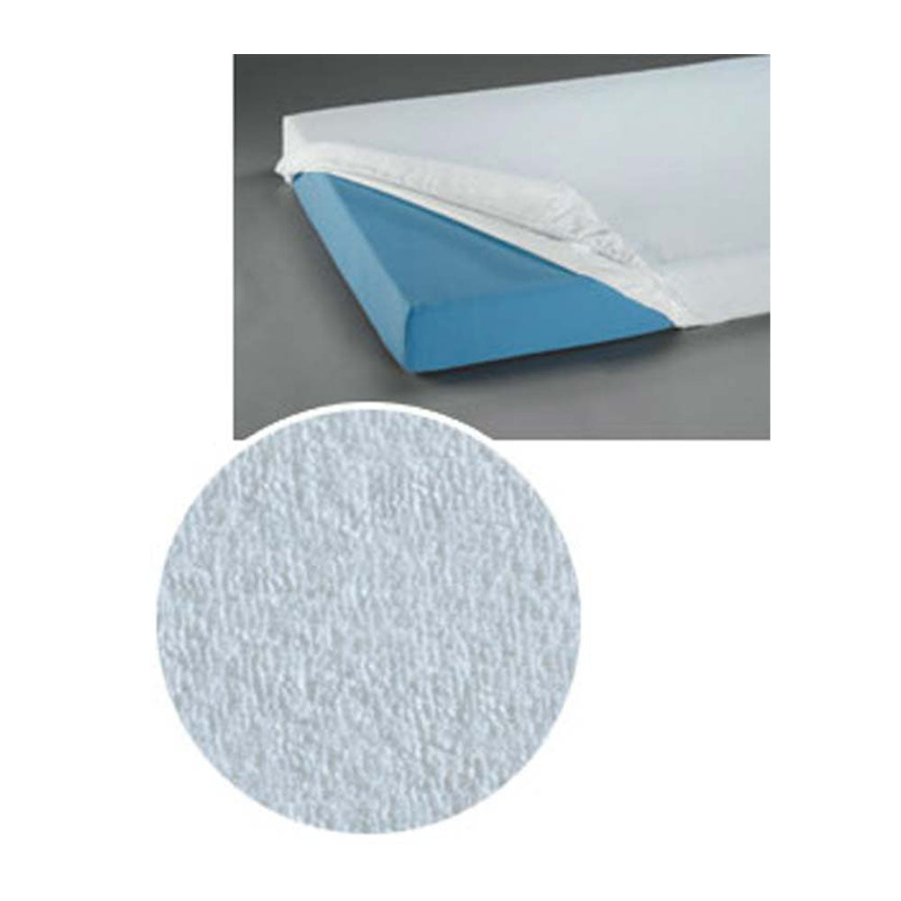 Ein eng anliegendes, elegantes Spannbetttuch in einem sanften, hellgrauen Farbton. Das Material wirkt weich und von hoher Qualität, ideal für eine angenehme Nachtruhe. In der Bildmitte ist das Spannbetttuch ordentlich über eine Matratze gespannt, die in einem modernen Schlafzimmer platziert ist. Die Kanten des Tuchs sind gut verarbeitet, und das Setzen in die Ecken der Matratze wird deutlich sichtbar.