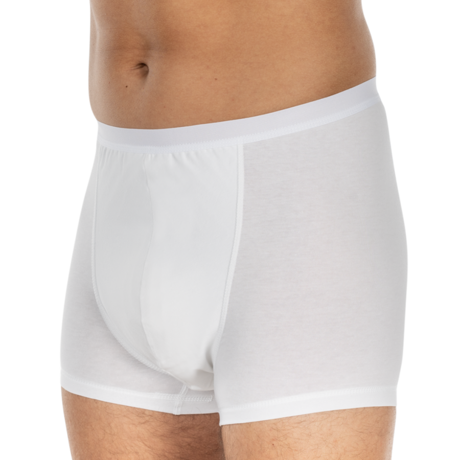 Bild eines weißen Suprima Bodyguard 6, einer Inkontinenzunterwäsche für Erwachsene in Größe 7. Die Unterwäsche hat einen hohen Schnitt, ist anatomisch geformt und bietet Schutz mit einem integrierten Saugkern. Sie ist aus komfortablem, atmungsaktivem Material gefertigt und zeigt einen elastischen Bund für einen sicheren Sitz. Auf der Vorderseite sind dünne, nahtlose Seitenpartien zu sehen, während die Rückseite vollständig geschlossen ist.