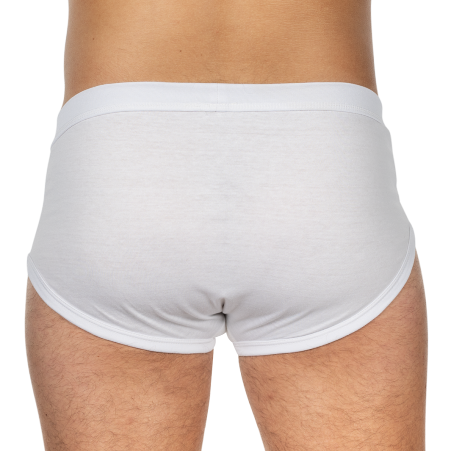 Weißer Slip von Suprima mit integrierter Saugeinlage, Größe 7. Der Slip hat ein schlichtes, elegantes Design und bietet optimalen Komfort. Die integrierte Saugeinlage sorgt für eine sichere und diskrete Verwendung. Der Stoff ist weich und atmungsaktiv, passend für den täglichen Gebrauch. Der Bund ist elastisch, um eine optimale Passform zu gewährleisten. Die Seiten sind nicht zu hoch geschnitten, was eine angenehme Bewegungsfreiheit bietet. Ideal für Menschen mit einem moderaten Inkontinenzbedarf.