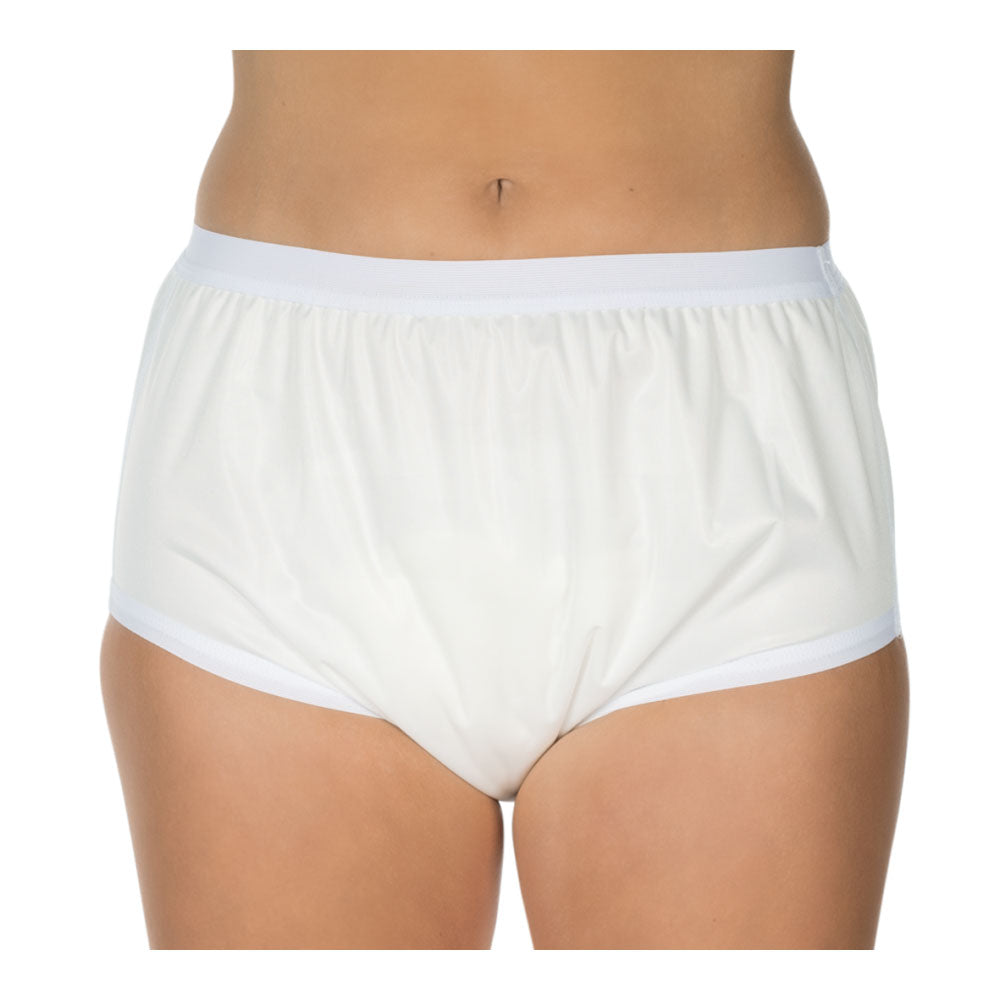 Ein Paket mit Suprima Inkontinenzslips in Weiß ist auf dem Bild abgebildet. Die Slips sind in einer transparenten Plastikverpackung präsentiert, die das Produkt gut sichtbar macht. Die Elastizität und der Schnitt der Slips lassen sich deutlich erkennen, wobei der Bund und die Beinöffnungen mit einem zarten Gummizug versehen sind, um einen optimalen Sitz zu gewährleisten. Der Hintergrund ist neutrale hellgrau, was die Transparenz der Verpackung und die weiße Farbe der Slips hervorhebt.