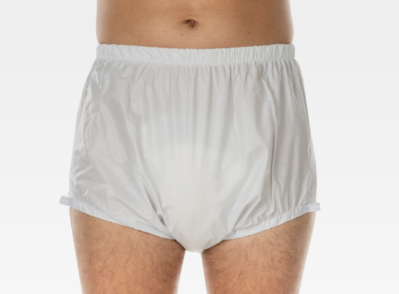 Ein Inkontinenzslip aus schwarzem PVC, der auf einem weißen Hintergrund präsentiert wird. Der Slip hat eine elastische und bequeme Passform, die für zusätzlichen Halt sorgt. Die äußere Schicht ist glänzend und wasserabweisend, während die innere Schicht angenehm auf der Haut liegt. An den Seiten sind praktische Klettverschlüsse zu sehen, die eine individuelle Anpassung ermöglichen. Der Slip wurde für Diskretion und optimalen Schutz entwickelt, geeignet für Menschen mit Inkontinenz.