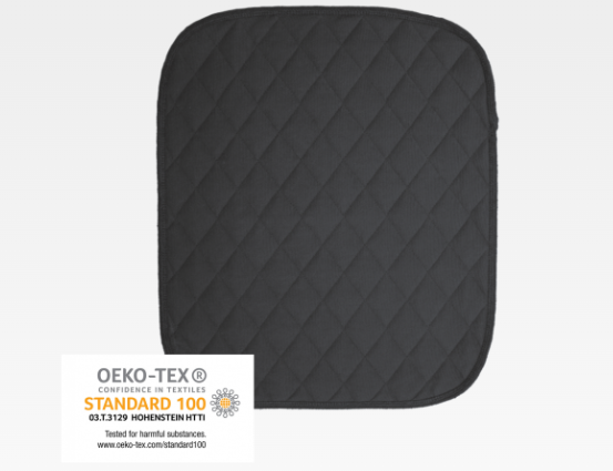 Schwarze Sitzauflage mit Anti-Rutsch-Noppen, 40 x 50 cm, liegt auf einem hellen Untergrund. Die Auflage zeigt eine strukturierte Oberfläche, die mit kleinen, runden Noppen versehen ist, um ein Verrutschen zu verhindern. Die Ecken sind leicht abgerundet, was der Optik eine sanfte Note verleiht. Ideal für Stühle oder Bänke, bietet die Sitzauflage zusätzlichen Komfort und Stabilität.