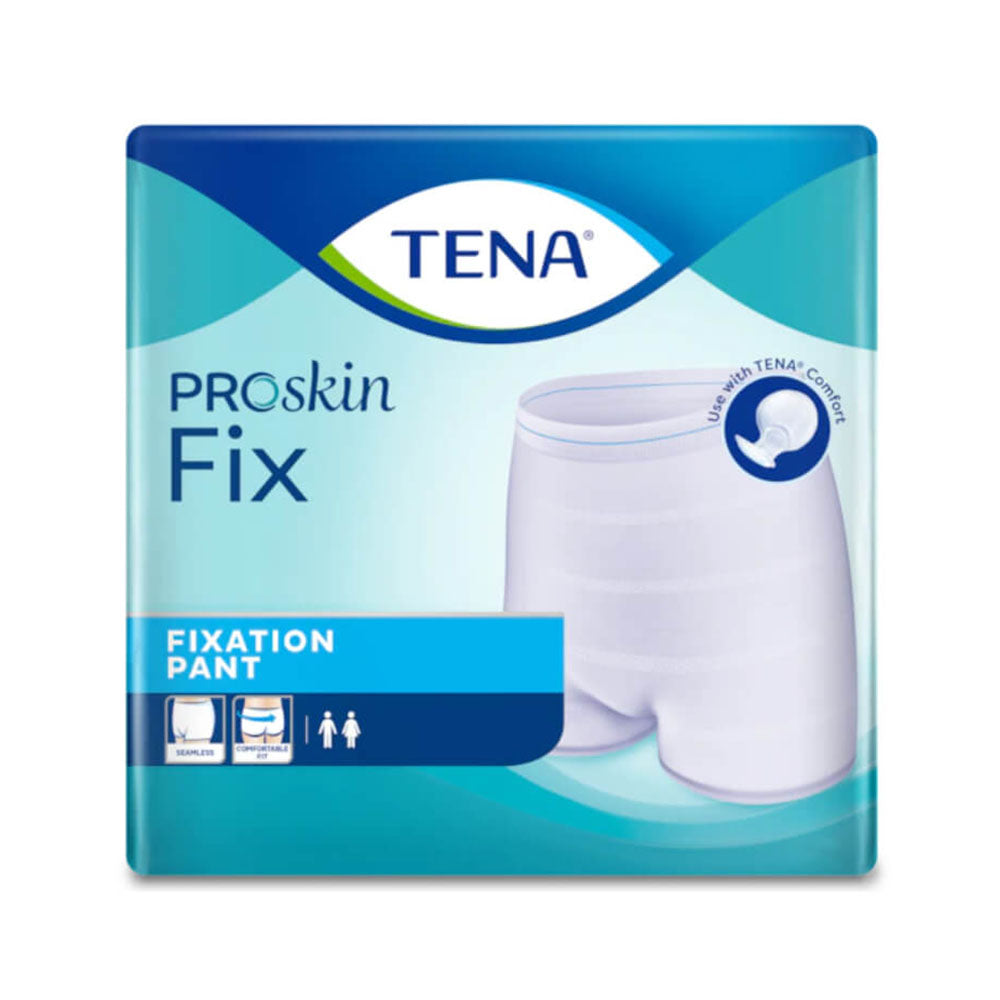 Produktbild zeigt eine Packung mit TENA Fix Large Fixierhosen. Die Packung ist in einem weißen und blauen Design gehalten und zeigt deutlich das TENA-Logo sowie den Produkttyp "Fixierhosen". Auf der Vorderseite sind stilisierte Abbildungen der Hosen abgebildet, die ihre atmungsaktive und elastische Beschaffenheit verdeutlichen. Im Hintergrund sind sanfte Farben zu sehen, die für ein angenehmes Ambiente sorgen. Die Fixierhosen sind für eine sichere und komfortable Fixierung von Einlagen konzipiert.