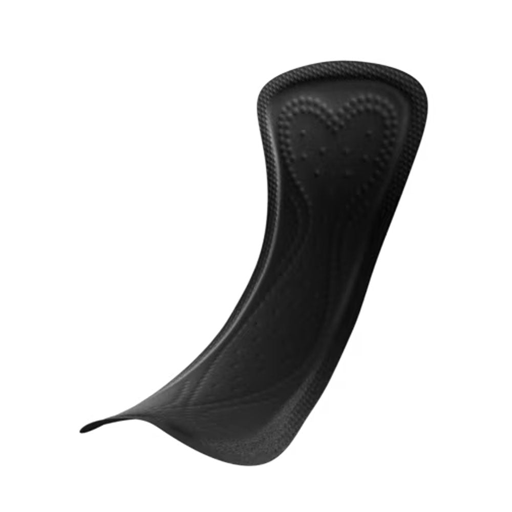 Das Bild zeigt eine Packung TENA Silhouette Normal Inkontinenzeinlagen in der Farbe Schwarz. Die Verpackung ist modern und elegant gestaltet mit einem ansprechenden Design. Auf der Vorderseite sind Produktdetails wie die Bezeichnung "Silhouette Normal" und "Inkonsistenzeinlagen" gut lesbar. Die Packung ist auf einem weißen Hintergrund platziert, der den Fokus auf das Produkt lenkt. Um die Packung sind subtile Schatten, die ihr ein dreidimensionales Aussehen verleihen.