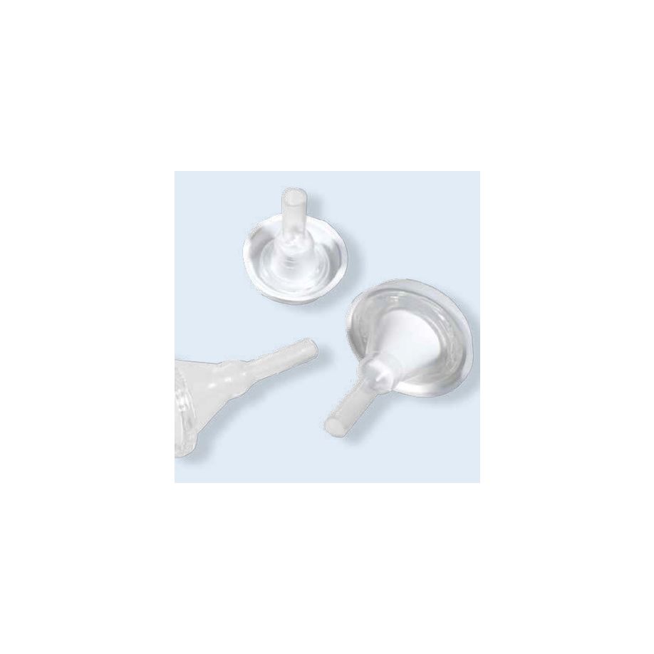 Ein transparentes Urinalkondom mit einem Durchmesser von 41 mm wird auf einem neutralen Hintergrund präsentiert. Das Produkt hat eine glatte, glänzende Oberfläche, die die flexible, elastische Natur des Materials zeigt. Am oberen Ende des Kondoms befindet sich eine Öffnung für die Befestigung, während der untere Teil leicht verjüngt ist. Die Verpackung ist einfach gehalten, ohne zusätzliche Grafiken oder Schriftzüge.