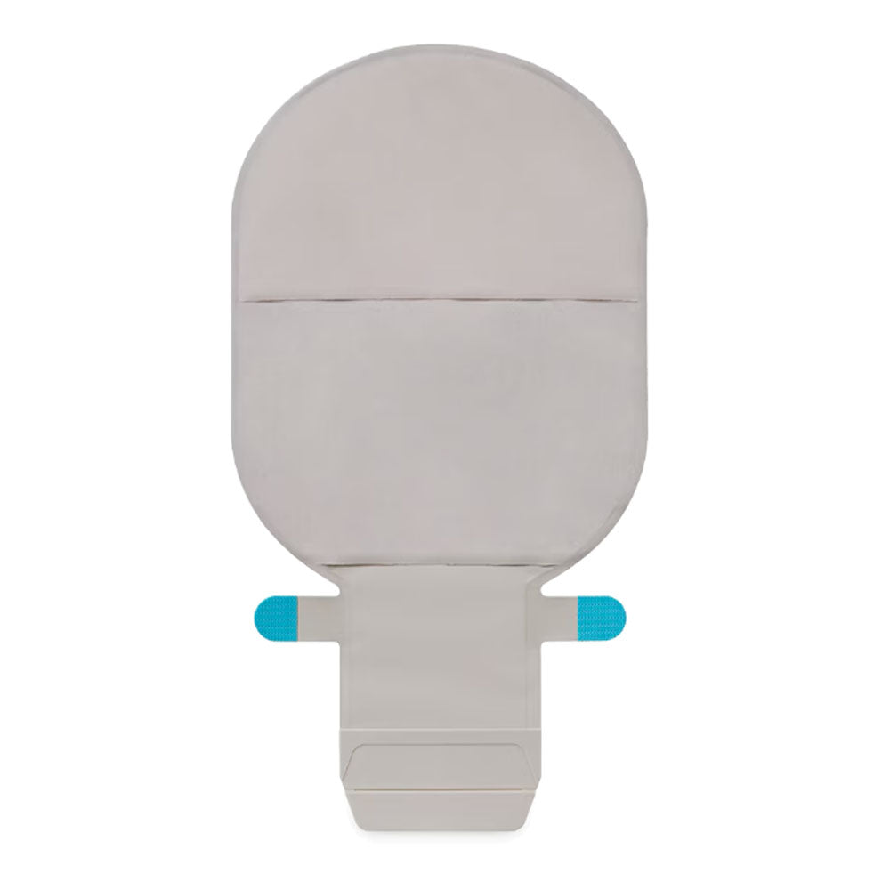 Alt-Text: Das Bild zeigt einen Sensura Mio Click Austreibbeutel in einer klaren, weißen Verpackung. Der Beutel hat ein ovales, ergonomisches Design und ist mit einem hautfreundlichen, beigen Klebefläche ausgestattet, die eine sichere Anwendung ermöglicht. Auf der Vorderseite sind Hinweise zur Verwendung, Pflege und Produktinformationen abgedruckt. Der Beutel ist Teil eines modernen Stomaversorgungs-Systems und eignet sich für Menschen mit speziellen Bedürfnissen.